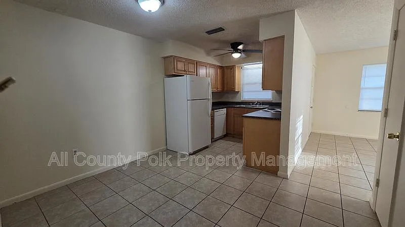 2 bed, 1.0 bath, 878 sqft, $1,195 — Photo 4