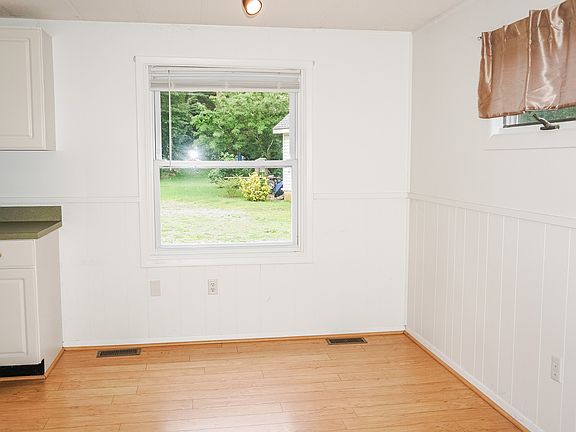 5th image of 127 Tulip Dr