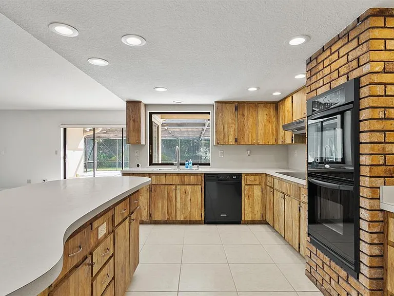 10206 Lakeview Dr — Photo 10