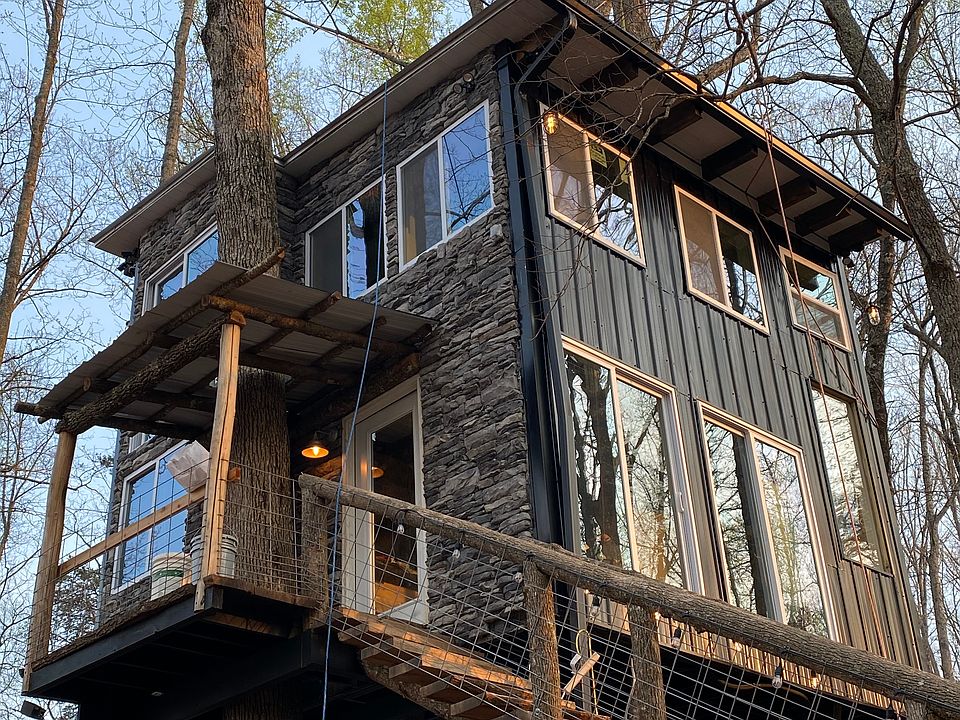 1st image of 107 Tree House Trl
