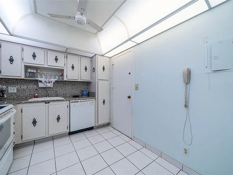 3800 S Ocean Dr #508 — Photo 3