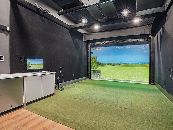 Golf Simulator Bay
