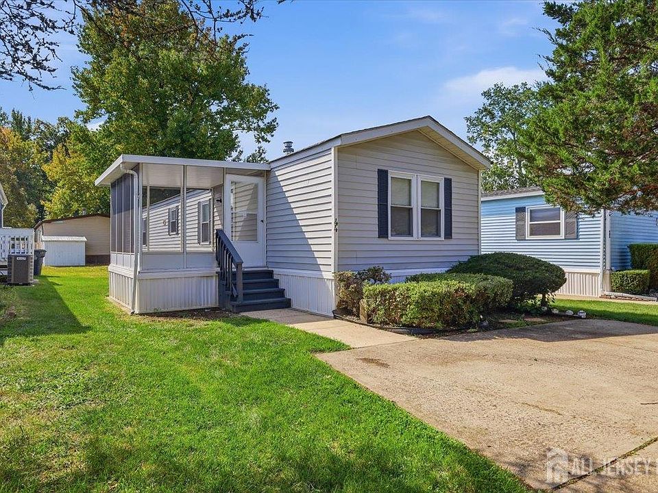 1st image of 44 Longfellow Rd