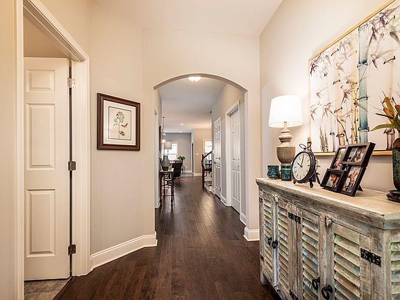 3rd image of 435 Sunny Springs Ln