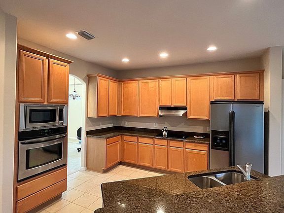 4th image of 301 Porchester Dr
