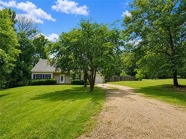 5 bed, 3.0 bath, 2243 sqft, $2,300 — Photo 3