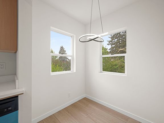 3rd image of 730 N 98th St