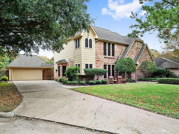 2nd image of 15718 Windy Glen Dr