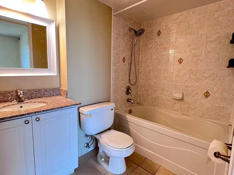 185 Oneida Cres #1016 — Photo 7