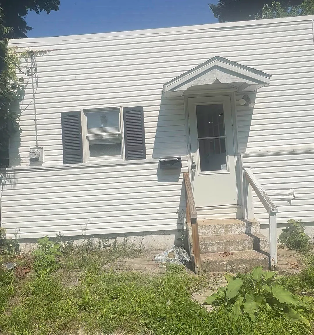 1 bed, 350 sqft, $990 — Photo 1