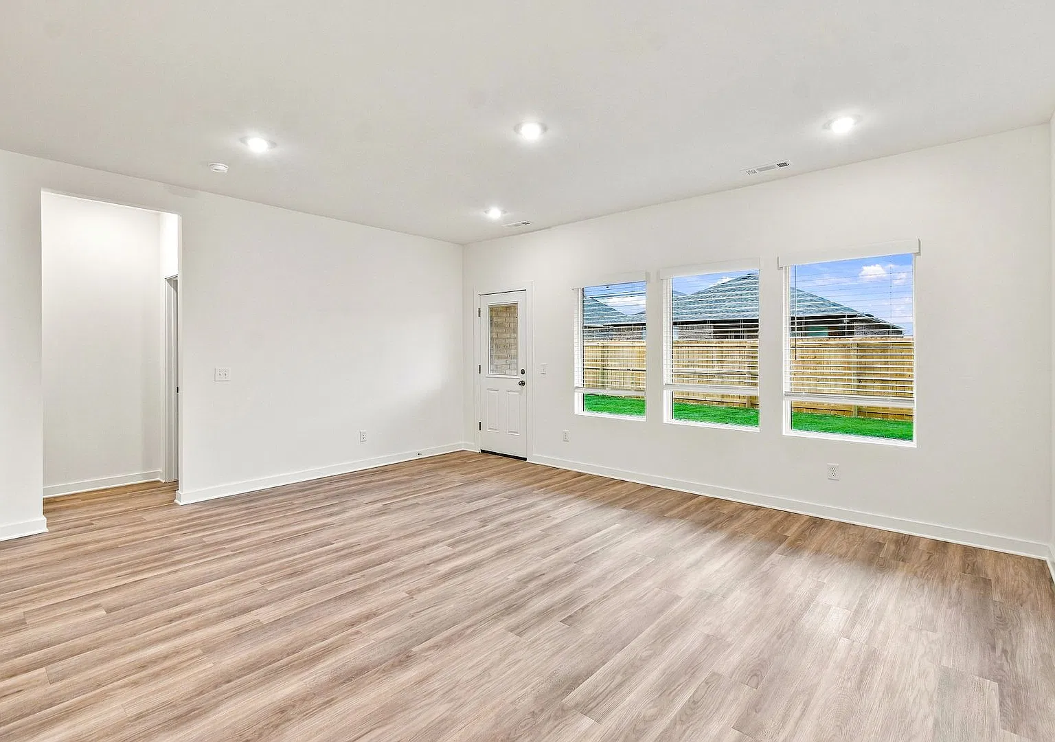 BrandNew 4 Bed / 3 Bath Home with Modern Finishes & Fenced Yard — Photo 4