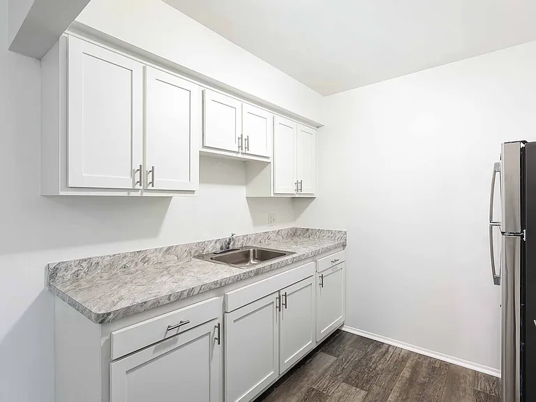 Livonia Apartments — Photo 22