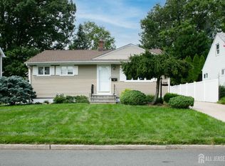 58 Schuyler Dr, Edison, NJ 08817