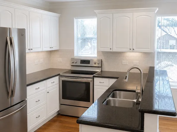 507 1/2 W Park St, Fredericksburg, TX 78624