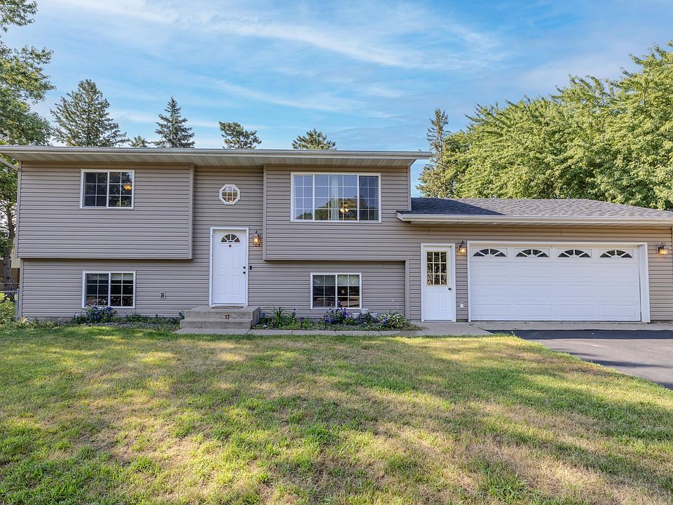 1st image of 705 3rd Ave N