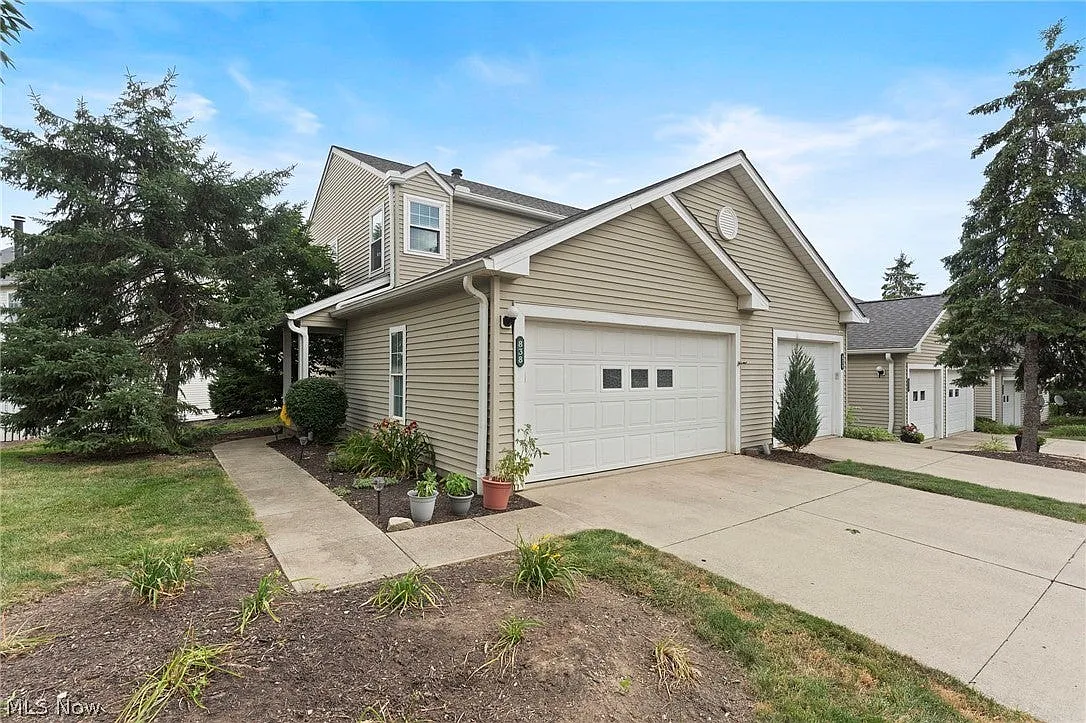 2 bed, 2.5 bath, 2074 sqft, $2,000 — Photo 1