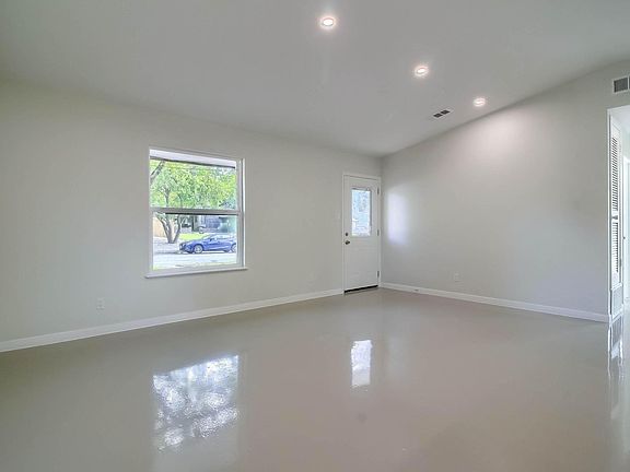 2nd image of 3502 Catalina Dr #B