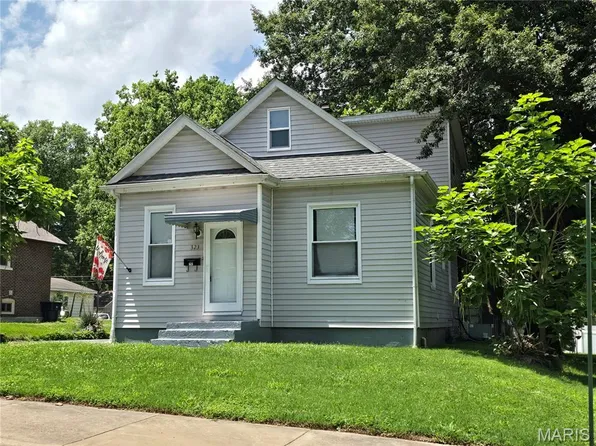 323 N 37th St, Belleville, IL 62226