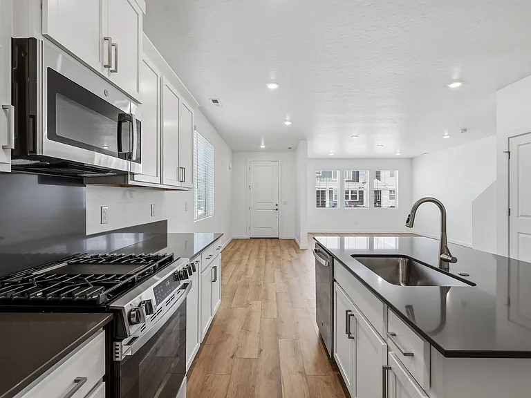 4177 W Perspective St — Photo 6