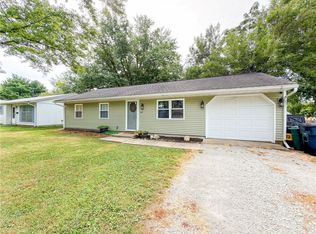 912 W Crawford St, Paris, IL 61944