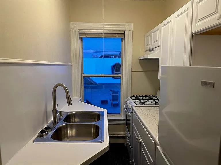 489 Pine St #3 — Photo 6