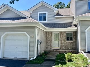 14 Pale Star Ct, Hamburg, NJ 07419
