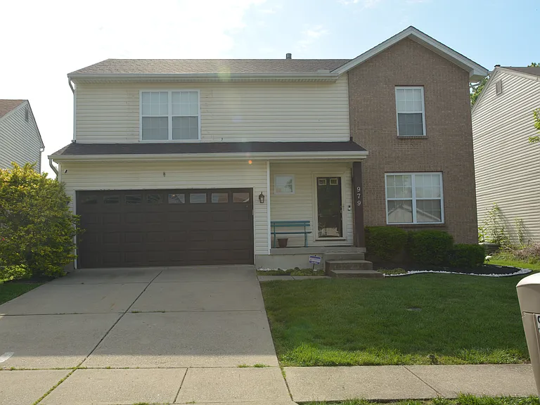 979 Kemper Meadow Dr — Photo 1