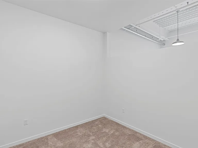 501 S Capitol Ave — Photo 109