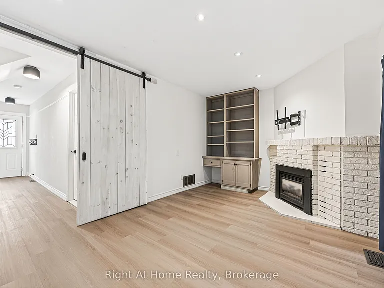 109 Brant St — Photo 38
