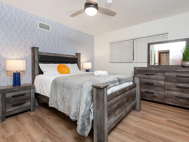 307 S La Peer Dr — Photo 18