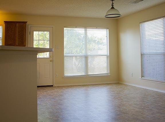 5th image of 2400 Glenhaven Dr