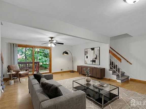 4th image of 48 Ellen Heath Dr