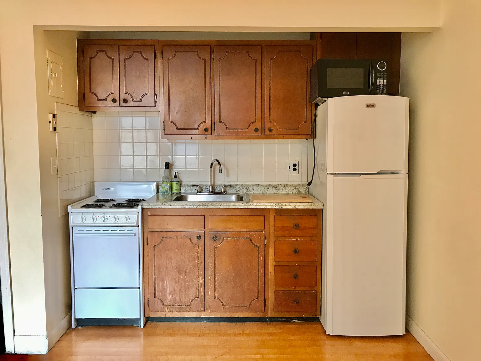 1 bed, 9999 sqft, $2,300 — Photo 2