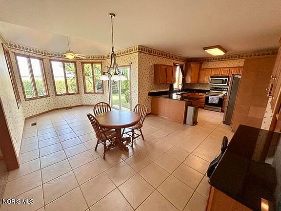 3rd image of 1088 Westridge Dr