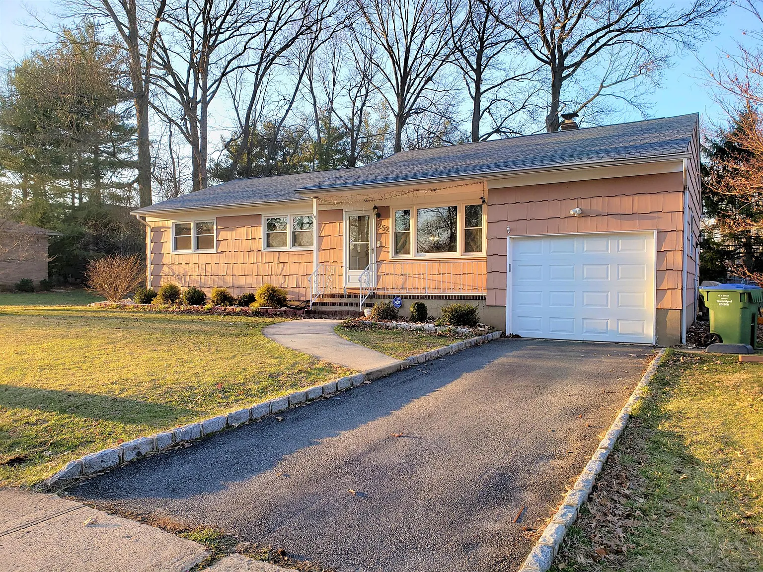 3 bed, 1240 sqft, $3,250 — Photo 1