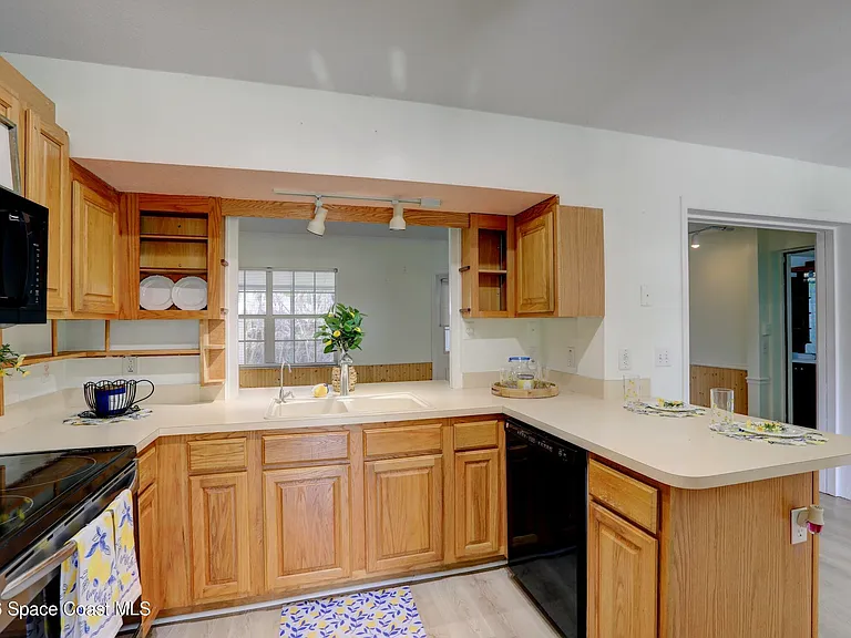 243 Dickens Ave — Photo 11