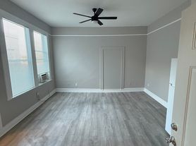 100 E Tarpon Ave