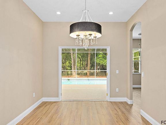 3rd image of 25 Philmont Ln