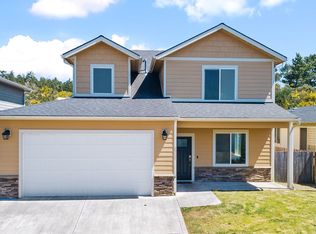 2337 Laura Ln, North Bend, OR 97459