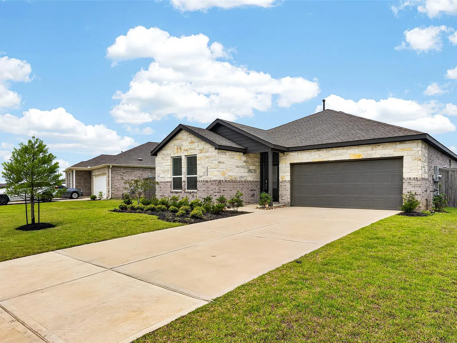 4 bed, 2.0 bath, 1952 sqft, $2,050 — Photo 3