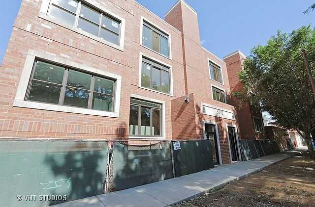 1st image of 5202 N Oakley Ave #Phn
