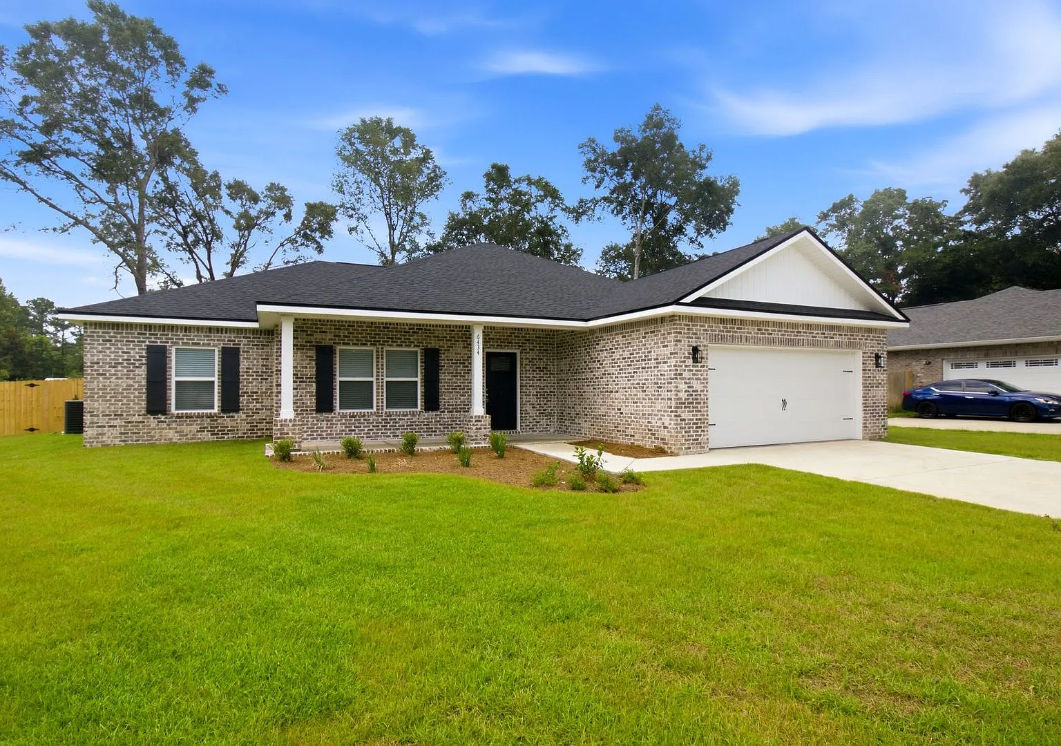New 4 Bedroom In Crestview!! — Photo 3