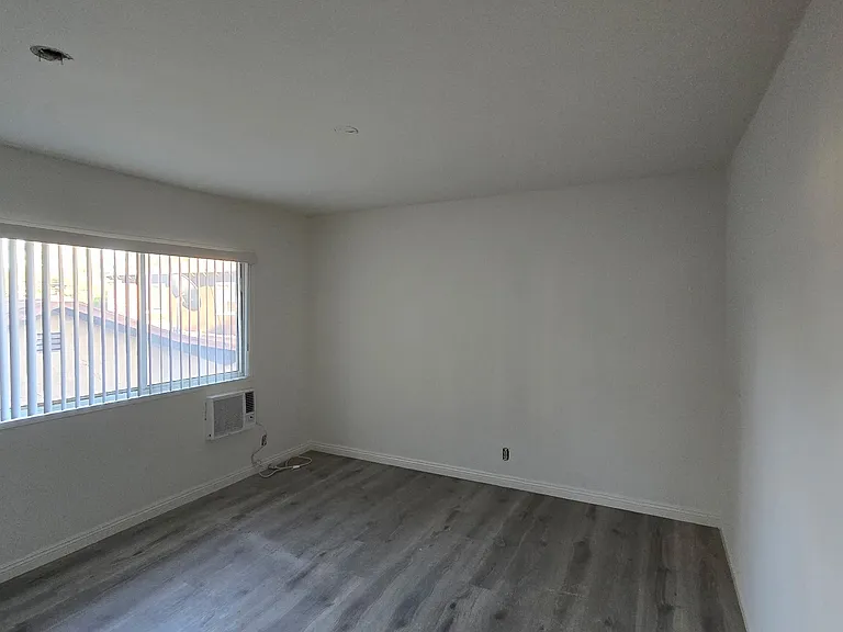 14310 Tiara St #4 — Photo 4