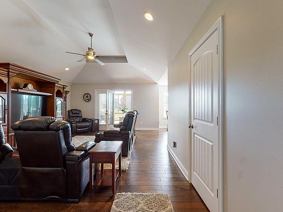 5th image of 495 E Woodlake Cir