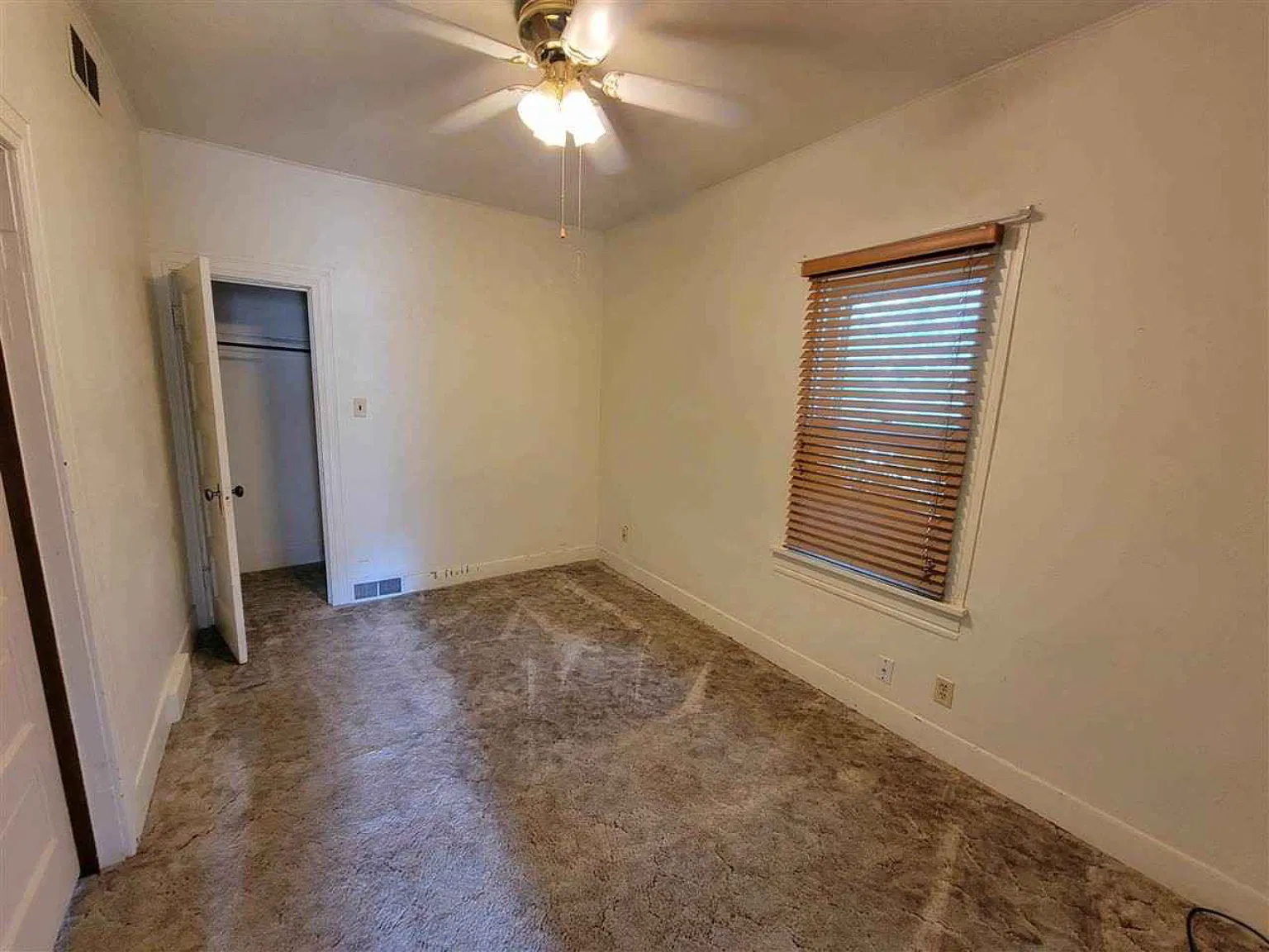 903 W 1st St — Photo 4