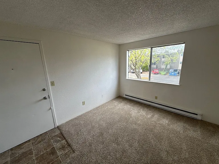 Ashwood Apartments — Photo 4