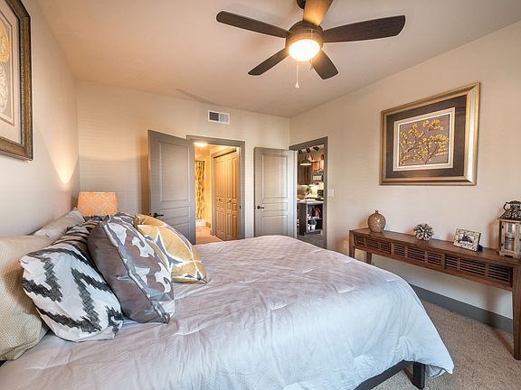 3rd image of 1111 S Main St #2119