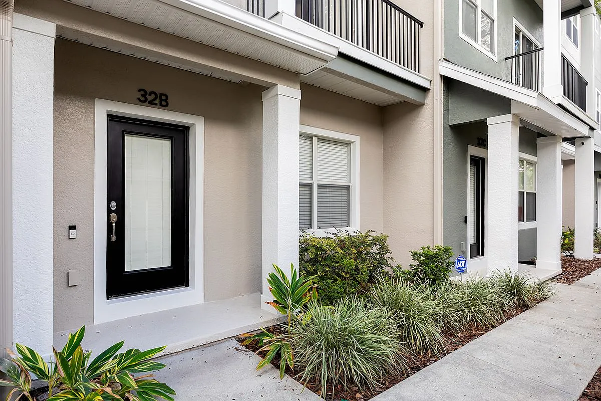 3 bed, 3.0 bath, 1589 sqft, $2,700 — Photo 1