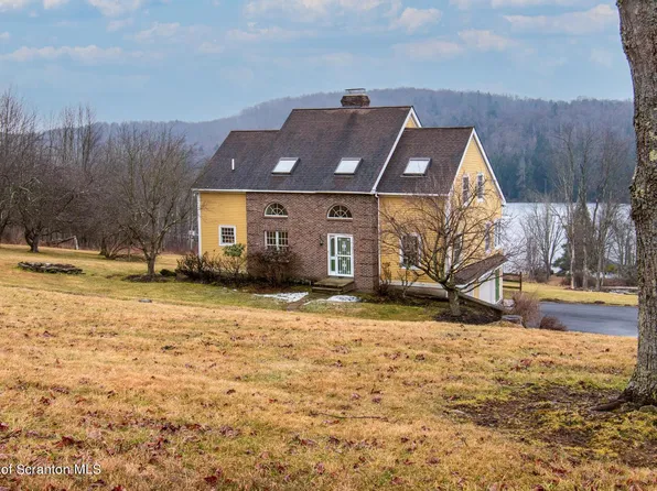 752 State Rd, Hop Bottom, PA 18824