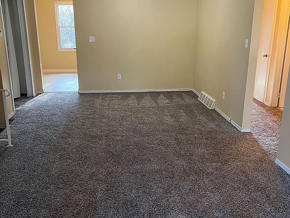 5th image of 98-100 Mary Ann Ln #98
